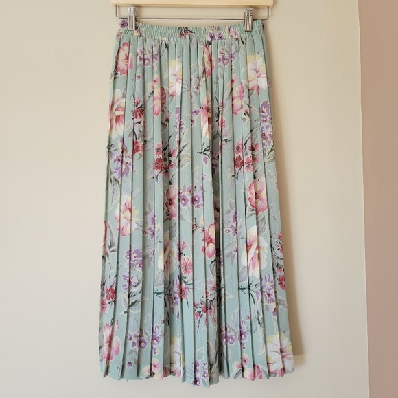 Alfred Dunner Dresses & Skirts - Vintage Alfred Dunner pleated floral pastel midi skirt